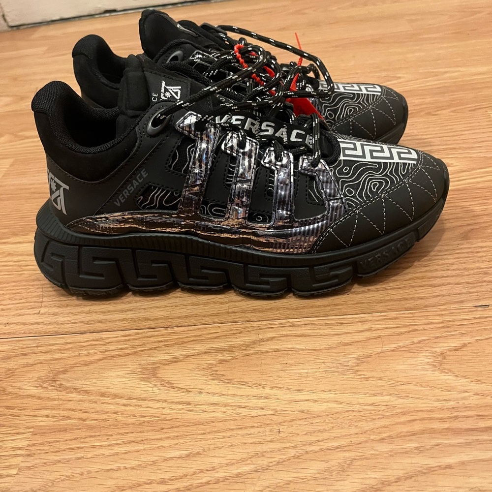 !!NEW!! Versace Women’s “Trigreca” sneaker. NWOB/NWOT